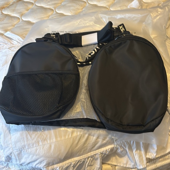 Victoria Secret gym bag - NWT - never used - Picture 3 of 6